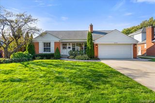 19955 Wedgewood, Grosse Pointe Woods, MI 48236