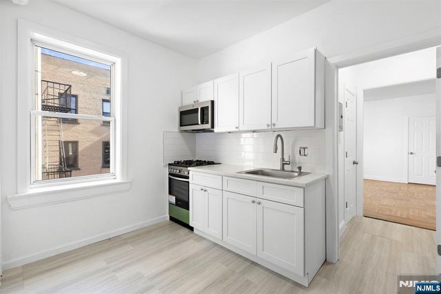 137 Kensington Avenue 503, Jersey City, NJ 07304