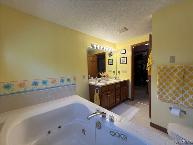 59 Fawn Meadows Court, Amherst, NY 14068