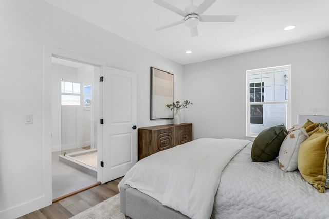 2138 W CHESTNUT STREET, Tampa, FL 33607