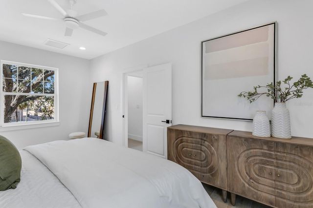 2138 W CHESTNUT STREET, Tampa, FL 33607