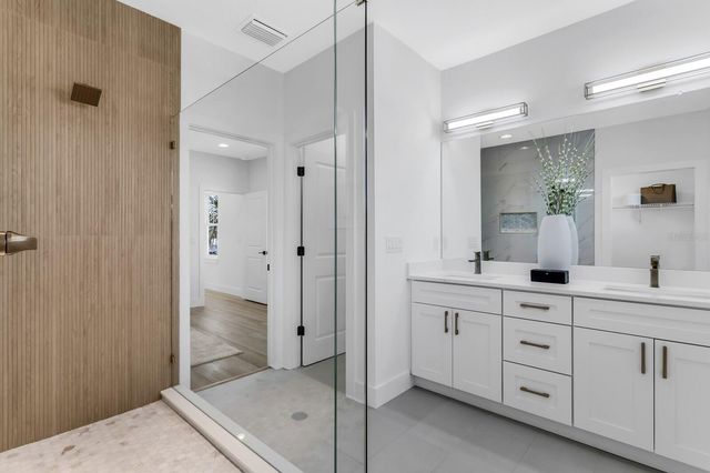 2138 W CHESTNUT STREET, Tampa, FL 33607