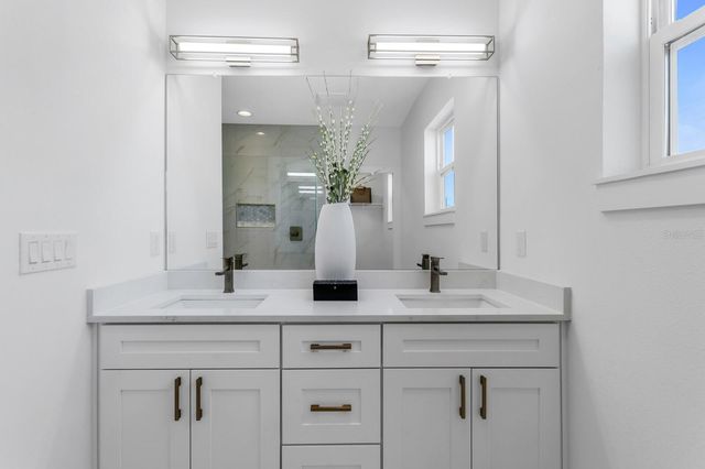 2138 W CHESTNUT STREET, Tampa, FL 33607