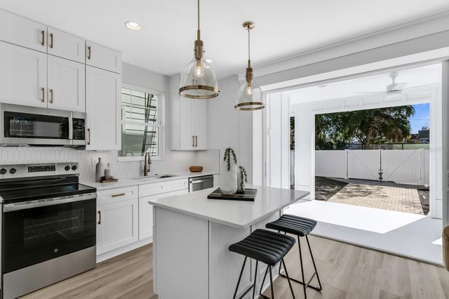 2138 W CHESTNUT STREET, Tampa, FL 33607