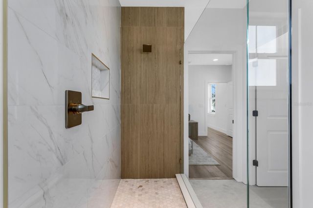 2138 W CHESTNUT STREET, Tampa, FL 33607