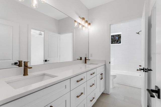 2138 W CHESTNUT STREET, Tampa, FL 33607