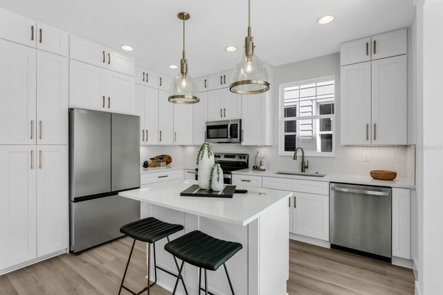 2138 W CHESTNUT STREET, Tampa, FL 33607