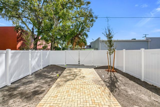 2138 W CHESTNUT STREET, Tampa, FL 33607