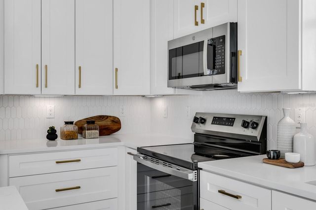 2138 W CHESTNUT STREET, Tampa, FL 33607