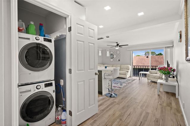 2763 WOODGATE LANE 301, Sarasota, FL 34231