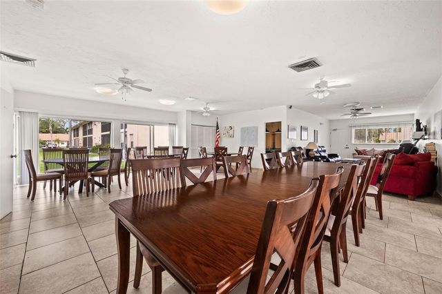 2763 WOODGATE LANE 301, Sarasota, FL 34231