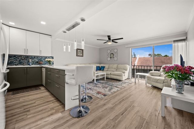 2763 WOODGATE LANE 301, Sarasota, FL 34231