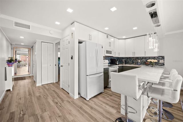 2763 WOODGATE LANE 301, Sarasota, FL 34231