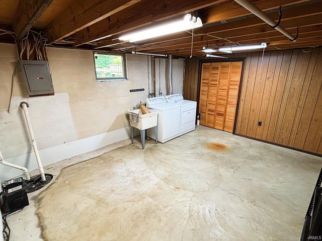 1517 E Elliston Drive, Bloomington, IN 47401