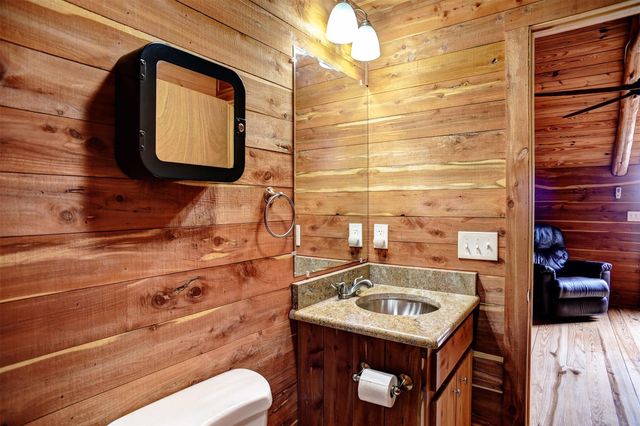 323 CR 446, Gonzales, TX 78629