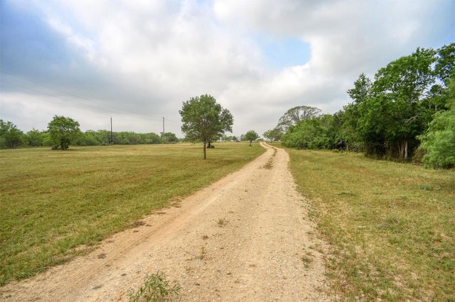 323 CR 446, Gonzales, TX 78629