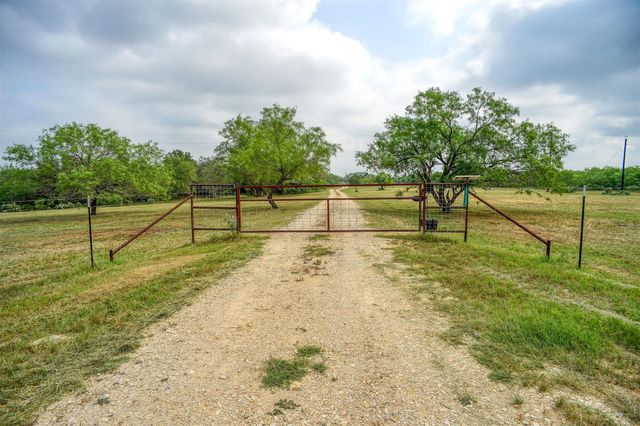 323 CR 446, Gonzales, TX 78629