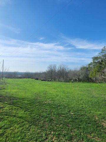323 CR 446, Gonzales, TX 78629
