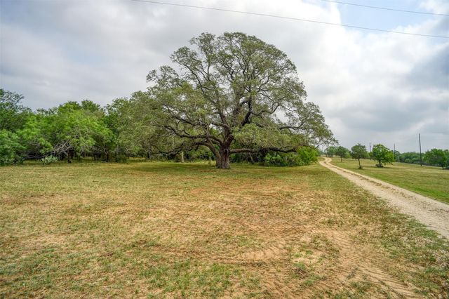 323 CR 446, Gonzales, TX 78629