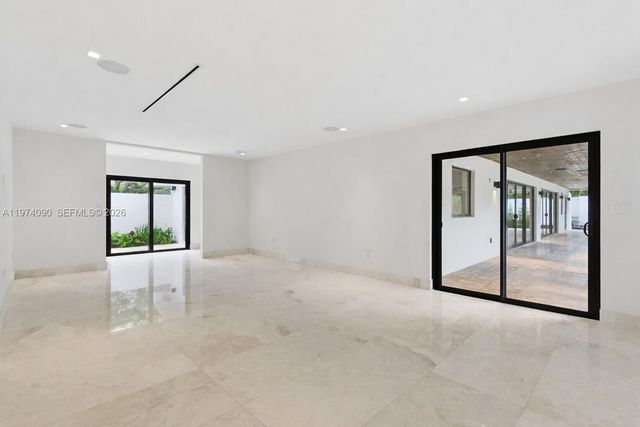 12050 SW 90th Ave, Miami, FL 33176