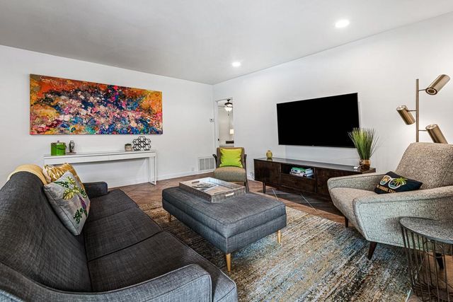 500 W Arenas Road 4, Palm Springs, CA 92262