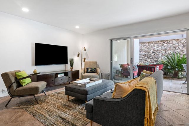 500 W Arenas Road 4, Palm Springs, CA 92262