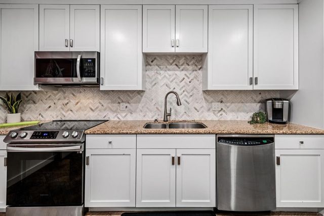 500 W Arenas Road 4, Palm Springs, CA 92262