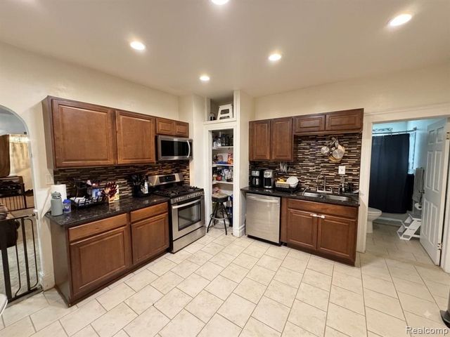 2339 Faber Street, Hamtramck, MI 48212