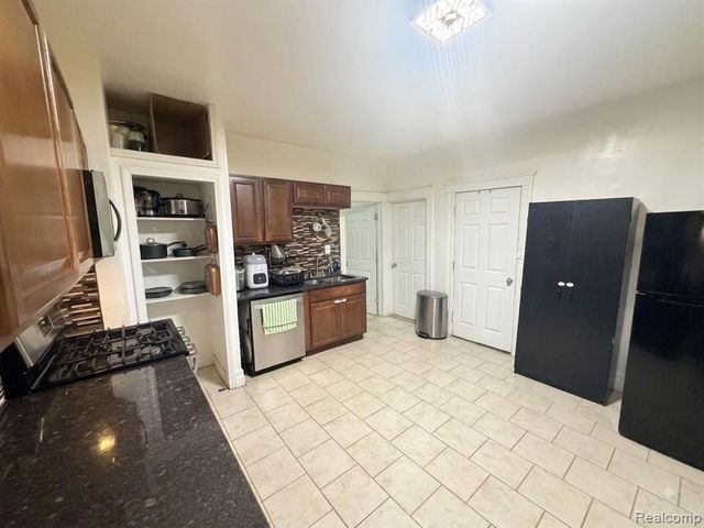 2339 Faber Street, Hamtramck, MI 48212