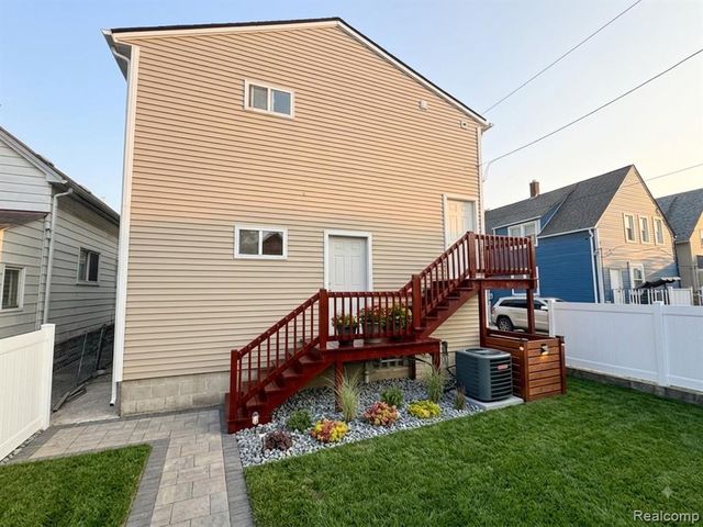 2339 Faber Street, Hamtramck, MI 48212