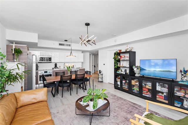 1010 SW 2nd Ave 1709, Miami, FL 33130