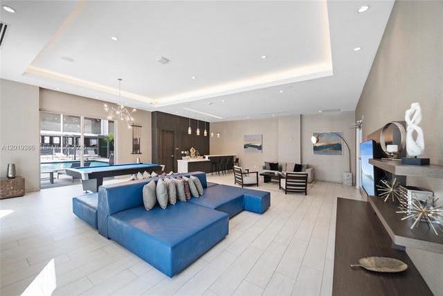 1010 SW 2nd Ave 1709, Miami, FL 33130