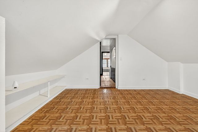 5832 N Sacramento Avenue, Chicago, IL 60659