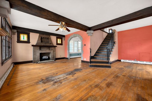 5832 N Sacramento Avenue, Chicago, IL 60659