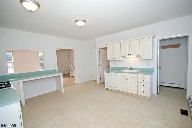 23 Lagrange Street, Raritan Boro, NJ 08869