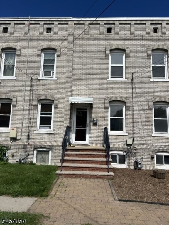 23 Lagrange Street, Raritan Boro, NJ 08869