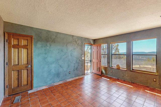 19 HIGH COUNTRY Drive, Cedar Crest, NM 87008