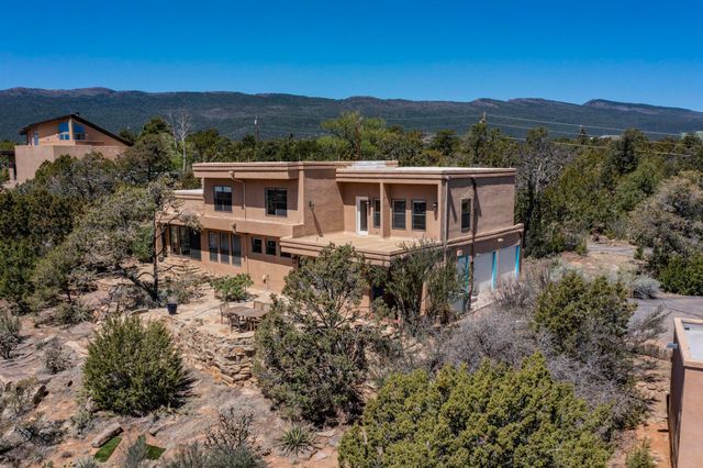 19 HIGH COUNTRY Drive, Cedar Crest, NM 87008