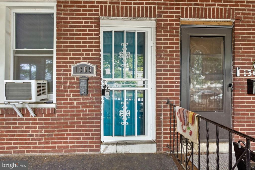 1365 DYRE ST, Philadelphia, PA 19124
