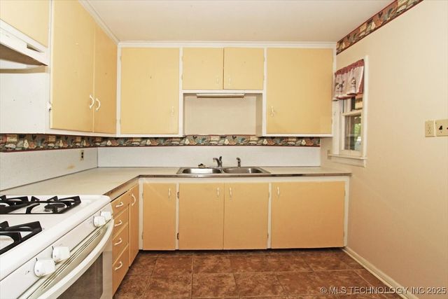 708 S Pecan Street, Nowata, OK 74048