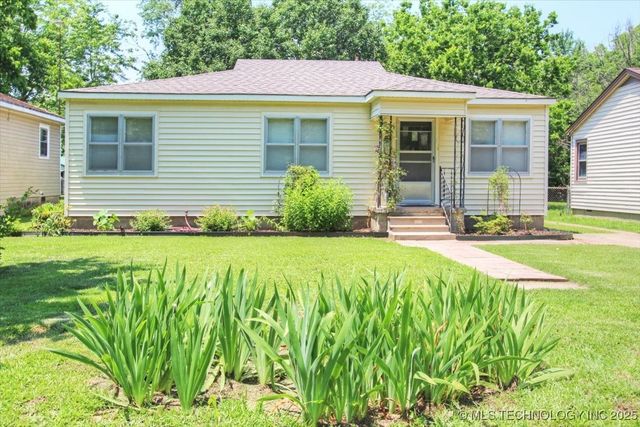 708 S Pecan Street, Nowata, OK 74048