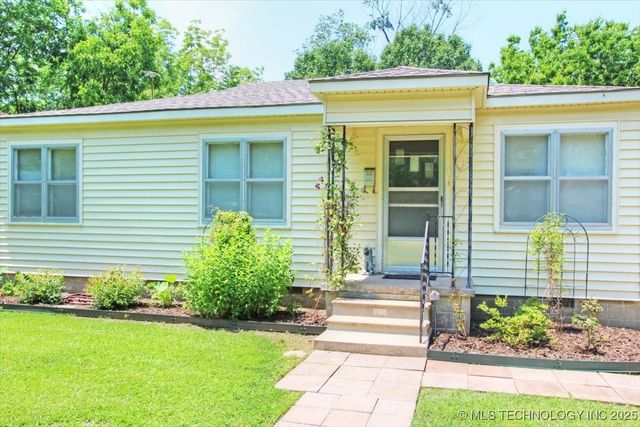 708 S Pecan Street, Nowata, OK 74048