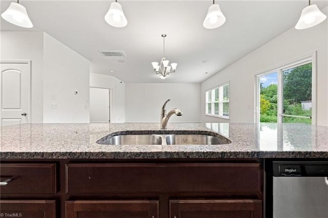 1843 Gatehouse View Drive, Winston-salem, NC 27127