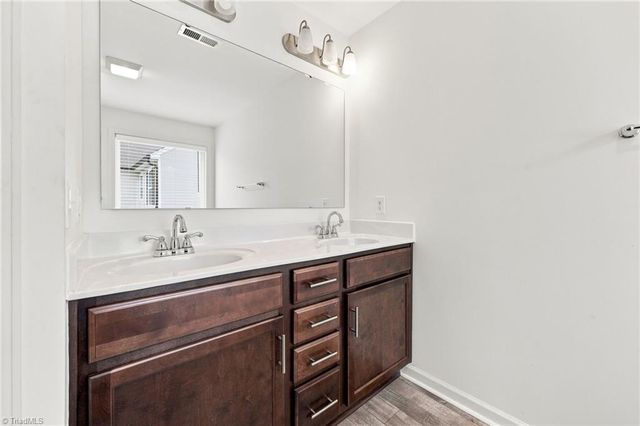 1843 Gatehouse View Drive, Winston-salem, NC 27127