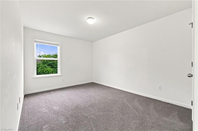 1843 Gatehouse View Drive, Winston-salem, NC 27127