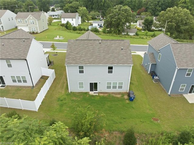 1843 Gatehouse View Drive, Winston-salem, NC 27127