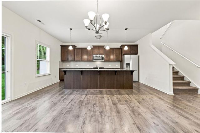1843 Gatehouse View Drive, Winston-salem, NC 27127