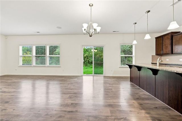 1843 Gatehouse View Drive, Winston-salem, NC 27127