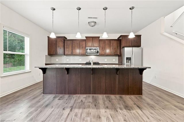 1843 Gatehouse View Drive, Winston-salem, NC 27127