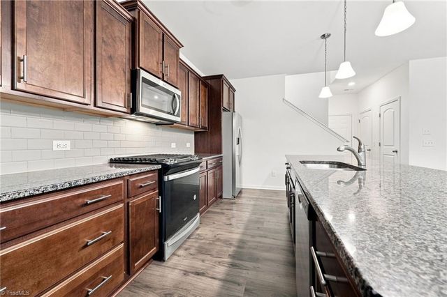 1843 Gatehouse View Drive, Winston-salem, NC 27127